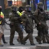 Cảnh sát chống khủng bố của Đức có mặt tại hiện trường (Nguồn: Telegraph)