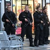 Cảnh sát đặc nhiệm Đức phong tỏa quảng trường Stachus sau vụ xả súng tối 22/7. (Nguồn: AFP/TTXVN)
