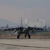 Máy bay ném bom Sukhoi Su-24 của Nga tham gia chiến dịch không kích IS hạ cánh xuống căn cứ quân sự ở tỉnh Latakia, tây bắc Syria ngày 16/12/2015. (Nguồn: AFP/TTXVN)