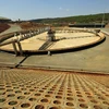 Hệ thống bể lắng của nhà máy tuyển quặng bauxite. (Ảnh: Trọng Đạt/TTXVN)