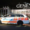 Xe của cảnh sát Thụy Sĩ tuần tra tại sân bay Geneva ở Geneva ngày 12/12/2015. (Nguồn: AFP/TTXVN)
