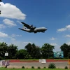 Máy bay Hercules C-130J thuộc không lực Ấn Độ tham gia tìm kiến máy bay AN-32 ngày 24/7. (Nguồn: AFP/TTXVN)