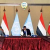 Đặc phái viên LHQ về vấn đề Yemen Ismail Ould Cheikh Ahmed (giữa) tại cuộc đàm phán hòa bình Yemen ở Kuwait City, Kuwait ngày 17/7. (Nguồn: AFP/TTXVN)
