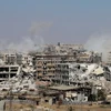 Khói bốc lên sau các cuộc giao tranh giữa lực lượng ủng hộ Chính phủ Syria và phiến quân IS tại ngoại ô thành phố Aleppo. (Nguồn: AFP/TTXVN)