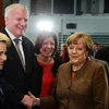 Thủ tướng Đức Angela Merkel (phải, trước), Chủ tịch đảng Liên minh Xã hội cơ đốc giáo (CSU) Horst Seehofer (thứ 2, trái) tại cuộc họp. (Nguồn: AFP/TTXVN)