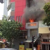Hà Nội: Đám cháy lớn cạnh nhà hàng KFC trên phố Lê Duẩn