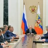 Tổng thống Vladimir Putin chủ trì cuộc họp với các thành viên Hội đồng an ninh tại thủ đô Moskva ngày 11/8. (Nguồn: AFP/TTXVN)
