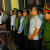 Bị cáo Phạm Công Danh, nguyên Chủ tịch VNCB, Chủ tịch kiêm Tổng Giám đốc Tập đoàn Thiên Thanh (đứng thứ 2 bên phải) tại phiên tòa xét xử ngày 19/7. (Ảnh: Mạnh Linh/TTXVN)
