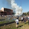 Khói bốc lên từ hiện trường vụ đánh bom xe ở Elazig, miền đông Thổ Nhĩ Kỳ ngày 18/8. (Nguồn: AFP/TTXVN)