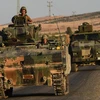 Xe tăng của quân đội Thổ Nhĩ Kỳ tham gia chiến dịch truy quét phiến quân IS tại khu vực biên giới Syria-Thổ Nhĩ Kỳ. (Nguồn: AFP/TTXVN)