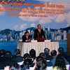 Thủ tướng Chính phủ Nguyễn Xuân Phúc gặp cán bộ, nhân viên Tổng Lãnh sự quán Việt Nam, đại diện cộng đồng người Việt tại Hong Kong và Macau. (Ảnh: Thống Nhất/TTXVN)
