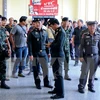 Cảnh sát điều tra tại hiện trường vụ nổ ở ga Hua Lamphong, Bangkok ngày 11/5. (Nguồn: EPA/TTXVN)