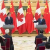 Thủ tướng Trung Quốc Lý Khắc Cường (phải) và người đồng cấp Canada Justin Trudeau (trái) đang ở thăm Bắc Kinh. (Nguồn: THX/TTXVN)