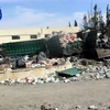 Xe chở hàng cứu trợ bị phá hủy sau cuộc không kích tại thị trấn Urum al-Kubra, Aleppo, Syria ngày 20/9. (Nguồn: EPA/TTXVN)