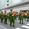 Đoàn nghi lễ Công an nhân dân Việt Nam trong buổi diễu hành tại Đại nhạc hội Cảnh sát 2016 trên đường phố Ginza, Tokyo. (Ảnh: Thành Hữu-Gia Quân/TTXVN)