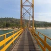Cây cầu treo nối hai đảo Nusa Lembongan​ và Nusa Ceningan​. (Nguồn: Reuters)