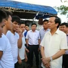 Bộ trưởng Bộ Lao động Thương binh và Xã hội Đào Ngọc Dung với học viên cai nghiện tại Cơ sở điều trị cai nghiện ma túy Đồng Nai. (Ảnh: Sỹ Tuyên/TTXVN)