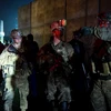 Binh sĩ Mỹ phong tỏa hiện trường vụ đánh bom xe thứ hai ở Kabul ngày 4/1. (Nguồn: AFP/TTXVN)