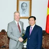 Phó Thủ tướng Vương Đình Huệ tiếp ông Ted Osius, Đại sứ Đặc mệnh Toàn quyền Hoa Kỳ tại Việt Nam. (Ảnh: Thống Nhất/TTXVN)