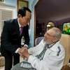 Chủ tịch nước Trần Đại Quang hội kiến Lãnh tụ cách mạng Cuba Fidel Castro. (Ảnh: EPA/TTXVN)