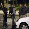 Cảnh sát Pháp làm nhiệm vụ trong chiến dịch bắt giữ nghi can khủng bố tại Boussy-Saint-Antoine ngày 8/9. (Nguồn: AFP/TTXVN)