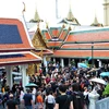 Du khách thăm đền Wat Phra Kaew ở Bangkok, Thái Lan ngày 2/11. (Nguồn: THX/TTXVN)