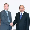 Thủ tướng Nguyễn Xuân Phúc tiếp Đại sứ Pháp tại Việt Nam Bertrand Lortholary đến chào xã giao nhân dịp nhận nhiệm kỳ công tác tại Việt Nam. (Ảnh: Thống Nhất/TTXVN)