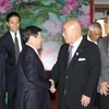 Chủ tịch UBND TP. Hồ Chí Minh Nguyễn Thành Phong tiếp ông Iijima Isao, Cố vấn đặc biệt của Thủ tướng Nhật Bản đang thăm và làm việc tại Việt Nam. (Ảnh: Thanh Vũ/TTXVN)