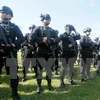 Cảnh sát Indonesia triển khai bảo vệ an ninh trong dịp lễ Giáng sinh và Năm mới ở Denpasar, Bali, ngày 22/12. (Nguồn: EPA/TTXVN)