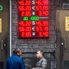 Bảng quy đổi tỷ giá ngoại tệ với đồng rúp tại trung tâm thủ đô Moskva ngày 6/11. (Nguồn: AFP/TTXVN)