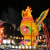 Đèn lồng hình chú gà trống khổng lồ cao 13m, sải cảnh rộng 7m tại khu ChinaTown. (Ảnh: Việt Dũng/Vietnam+)
