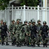 Cảnh sát bán quân sự Trung Quốc tuần tra tại Urumqi ngày 23/5. (Nguồn: AFP/TTXVN)