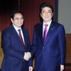 Thủ tướng Nhật Bản Shinzo Abe tiếp Trưởng ban Tổ chức Trung ương, Chủ tịch nhóm Nghị sỹ Hữu nghị Việt/Nhật. (Ảnh: Phạm Kiên/TTXVN)