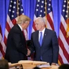 Tổng thống đắc cử Mỹ Donald Trump (trái) và Phó Tổng thống đắc cử Mike Pence trong cuộc họp báo tại New York ngày 11/1. (Nguồn: THX/TTXVN)