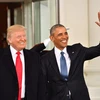 Tổng thống sắp mãn nhiệm Barack Obama (phải) và Tổng thống đắc cử Mỹ Donald Trump (trái) trước khi diễn ra lễ nhậm chức tại Nhà Trắng ở Washington, DC ngày 20/1. (Nguồn: EPA/TTXVN)