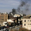 Khói bốc lên sau các cuộc không kích của Liên quân Arab tại khu vực do phiến quân kiểm soát ở Sana'a, Yemen ngày 22/1. (Nguồn: EPA/TTXVN)