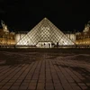 Bên ngoài Viện bảo tàng Louvre ngày 3/2. (Nguồn: AFP/TTXVN)