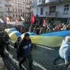 Người biểu tình tuần hành trên các đường phố ở Kiev. (Nguồn: EPA/TTXVN)