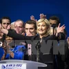 Ứng cử viên Marine Le Pen (giữa) phát biểu khởi động chiến dịch tranh cử ở Lyon ngày 5/2. (Nguồn: EPA/TTXVN)