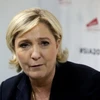 Bà Marine Le Pen (trái) tại thủ đô Paris ngày 28/2. (Nguồn: AFP/TTXVN)