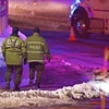 Cảnh sát làm nhiệm vụ tại hiện trường vụ xả súng ở Quebec, Canada ngày 30/1. (Nguồn: EPA/TTXVN)