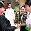 Chủ tịch Quốc hội Nguyễn Thị Kim Ngân với cán bộ và nhân dân xã Noong Hẹt, huyện Điện Biên. (Ảnh: Trọng Đức/TTXVN)