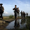 Cảnh sát Myanmar tuần tra tại khu vực Maungdaw, bang Rakhine ngày 14/10. (Nguồn: AP/TTXVN)