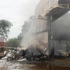 Hàng trăm cảnh sát khống chế vụ cháy xảy ra tại xưởng bao bì