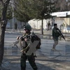 Lực lượng an ninh Afghanistan điều tra tại hiện trường một vụ đánh bom tại bệnh viện quân đội ở Kabul. (Ảnh minh họa: AFP/TTXVN)