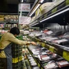 Thịt đóng gói được bày bán tại siêu thị ở Hong Kong, Trung Quốc ngày 21/3. (Nguồn: AFP/TTXVN)