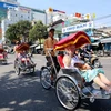 Khách du lịch tham quan thành phố Đà Nẵng. (Ảnh: Trần Lê Lâm/TTXVN)