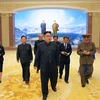 Nhà lãnh đạo Triều Tiên Kim Jong-un (giữa) thăm và chỉ đạo công tác trùng tu Bảo tàng Cách mạng ở thủ đô Bình Nhưỡng ngày 28/3. (Nguồn: YONHAP/TTXVN)