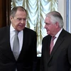 Ngoại trưởng Mỹ Rex Tillerson (phải) đã có cuộc hội đàm với người đồng cấp Nga Sergei Lavrov. (Nguồn: AFP/TTXVN)