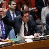 Phó Đại sứ Nga tại LHQ Vladimir Safronkov phủ quyết dự thảo Nghị quyết của Hội đồng Bảo an LHQ tại phiên họp của Hội đồng Bảo an về tình hình Syria ngày 12/4. (Nguồn: AFP/TTXVN)